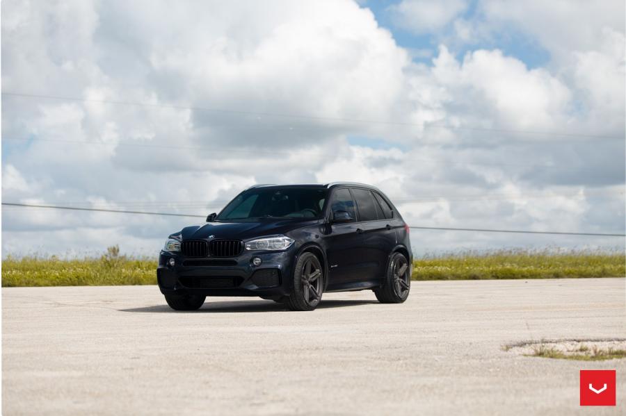 BMW X5 xDrive35i on Vossen Wheels (HF-1) 2018 года  (фото 2 из 36)